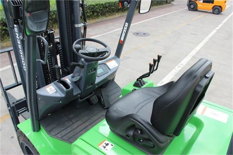 4-ton-4-wheel-electric-forklift04261569541