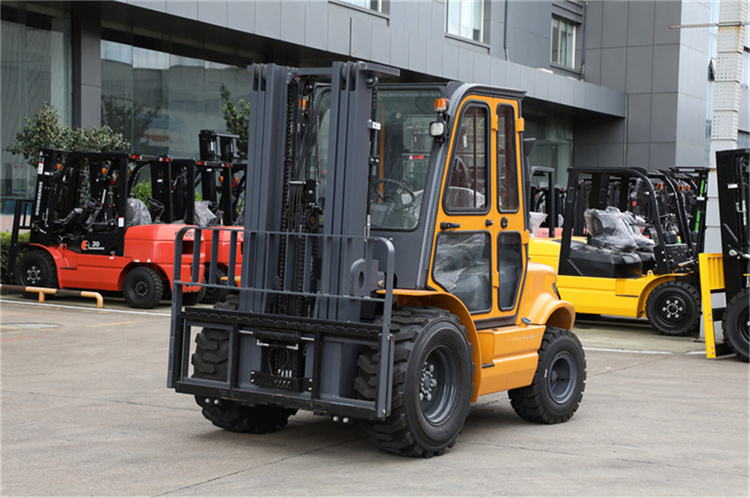 2.5ton 2WD/4WD rough terrain forklift