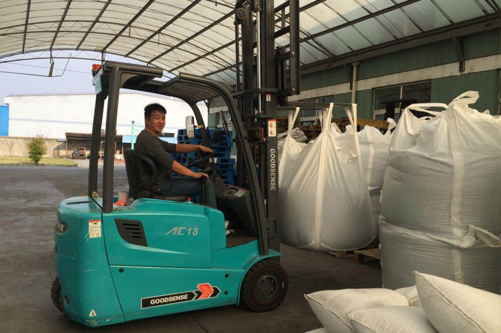 Customer uses 1.8 ton forklift in raw material warehouse